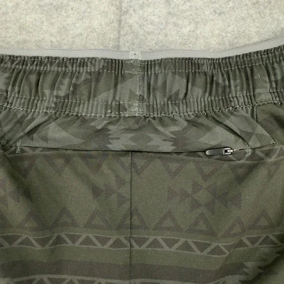 Chubbies Shorts Mens Medium The Quests 5.5" Training Compression 2.0 Lined Aztec - Picture 6 of 9